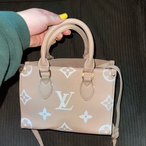 DH GATE::: Louis Vuitton Crossbody